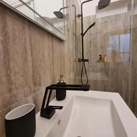 Apartament House Seven *