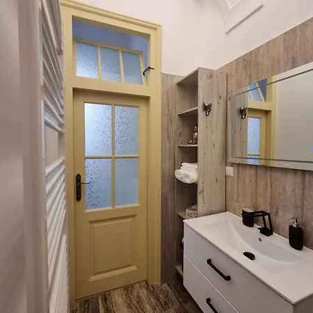 House Seven Apartment